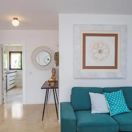 Cubo's Torreoceano Family Apartment