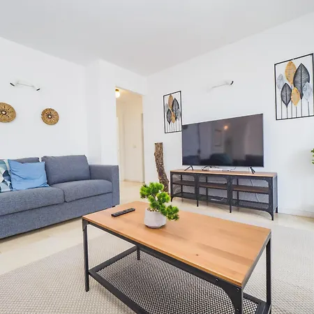 Cubo's Torreoceano Family Apartment
